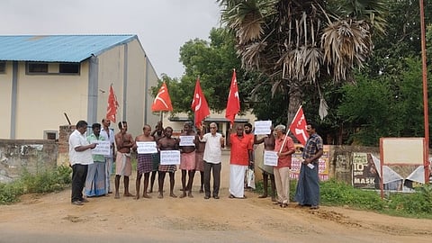 தூய்மைப் பணியாளா்களுக்கு 
ஆதரவாக ஆா்ப்பாட்டம்