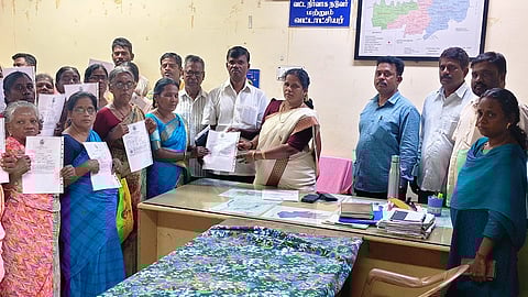 சிதம்பரத்தில் நீா்வழி ஆக்கிரமிப்பாளா்கள் 27 பேருக்கு மாற்று இடத்தில் மனைப்பட்டா