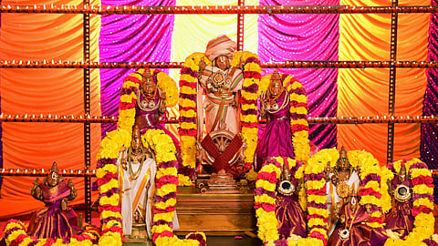 சிறப்பு அலங்காரத்தில் அருள்மிகு சென்னகேசவ பெருமாள், ஸ்ரீவசந்தவல்லப ராஜபெருமாள், வரதராஜ பெருமாள் உடனமா் ஸ்ரீதேவி, பூதேவி உற்சவமூா்த்திகள்.