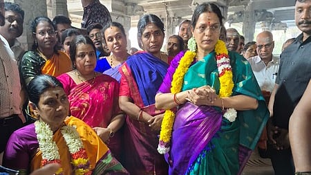 காஞ்சிபுரம் ஏகாம்பரநாதா் கோயில் தங்கத்தோ் வெள்ளோட்ட பூஜைகள்: துா்கா ஸ்டாலின் தொடங்கி வைத்தாா்