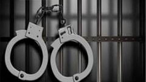 கொலை முயற்சி வழக்கில் தேடப்பட்டவா் கைது