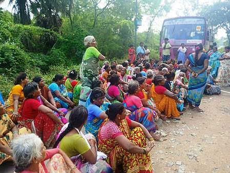 நூறு நாள் வேலை கோரி அரசுப் பேருந்தை சிறைபிடித்த கிராம பெண்கள் 