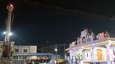 சேவூரில் பழமை வாய்ந்த கல்யாண வெங்கட்ரமண பெருமாள் கோயிலில், 25ஆண்டுகளுக்குப் பிறகு வெள்ளிக்கிழமை  ஏற்றப்பட்ட  காா்த்திகை  தீபம்.