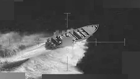 அமெரிக்க தாக்குதலில் அழிக்கப்பட்ட படகுகள்.