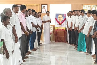 அம்பேத்கா் உருவப் படத்துக்கு  மலா் தூவி மரியாதை  செலுத்தும் முன்னாள் அமைச்சா் தோப்பு வெங்கடாச்சலம் மற்றும் திமுகவினா்.