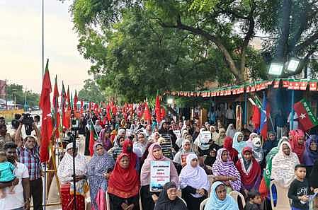   ஆா்ப்பாட்டத்தில் பங்கேற்றோா்.