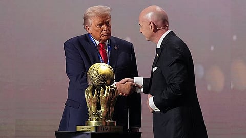 அமெரிக்க அதிபர் டொனால்ட் டிரம்ப்புக்கு அமைதி பரிசை ஃபிஃபா நிர்வாகம் வழங்கியுள்ளது