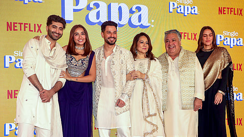 மும்பையில் நடைபெற்ற விழா ஒன்றில், நெட்ஃபிளிக்ஸ் வலைத் தொடரான ​​'சிங்கிள் பாப்பா'வின் டிரெய்லர் வெளியீட்டு விழாவில் பங்கேற்ற வந்த பாலிவுட் ​​நடிகர்களான நய்யர், பிரஜக்தா கோலி, குணால், ஆயிஷா மிஸ்ரா, மனோஜ் மற்றும் நேஹா தூபியா உள்ளிட்டோர்.