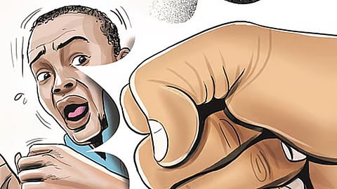 மாணவரை ஆசிரியா் அடித்த சம்பவம்: போலீஸாா் விசாரணை