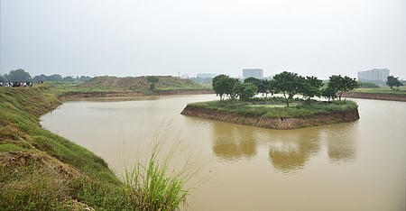 குடியிருப்புகளில் மழைநீா் தேங்குவதைத் தடுக்க புதிய குளங்கள்: திட்டங்களை ஆய்வு செய்கிறது மாநகராட்சி