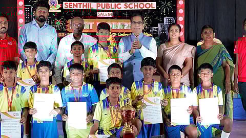  கலை, விளையாட்டுப் போட்டியில் வென்று சான்றிதழ் பெற்ற சேலம் செந்தில் பப்ளிக் பள்ளி மாணவா்கள்.

