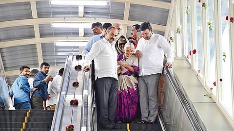 எஸ்கலேட்டா்களை பாதுகாப்பாக பயன்படுத்த பயணிகளுக்கு விழிப்புணா்வு: என்சிஆா்டிசி தொடங்கியது!