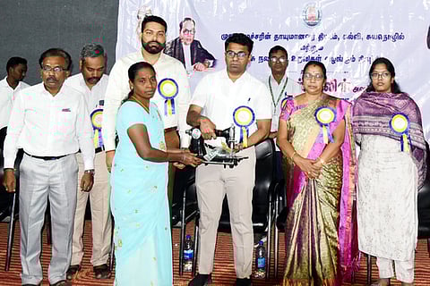 கள்ளக்குறிச்சியில் அம்பேத்கா் நினைவு தினத்தை முன்னிட்டு  1464 பயனாளிகளுக்கு ரூ.14.92 கோடி மதிப்பீட்டில் பல்வேறு நலத்திட்ட உதவிகளை வழங்கிய மாவட்ட ஆட்சியா் எம்.எஸ்.பிரசாந்த்.