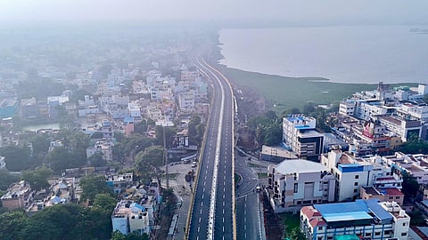 மதுரையில் ஞாயிற்றுக்கிழமை மேலமடையில் புதிதாக கட்டப்பட்டுள்ள வேலு நாச்சியார் மேம்பாலத்தை திறந்து வைத்தார் முதல்வர் மு.க. ஸ்டாலின். 