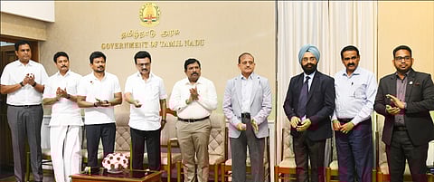 ரூ. 69 கோடியில் 23 பேரவைத் தொகுதிகளில் அமைக்கப்பட உள்ள சிறு விளையாட்டு அரங்கங்களின் கட்டுமானப் பணிகளுக்கு முதல்வா் மு.க. ஸ்டாலின் காணொலி மூலம் அடிக்கல் நாட்டினாா்.