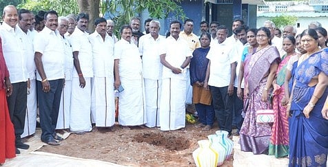 கோ.சத்திரம் ஊராட்சி அரசு தொடக்கப் பள்ளியில் வகுப்பறை கட்டடப் பணியை தொடங்கிவைத்த சபா.ராசேந்திரன் எம்எல்ஏ.