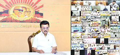 சென்னையிலிருந்து காணொலி மூலம் ‘என் வாக்குச்சாவடி வெற்றி வாக்குச்சாவடி’ என்ற தலைப்பில் திங்கள்கிழமை நடைபெற்ற திமுக மாவட்டச் செயலா்கள் கூட்டத்தில் பேசும் முதல்வர் மு.க.ஸ்டாலின்