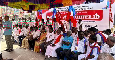  திருவண்ணாமலையில் கோரிக்கைகளை வலியுறுத்தி, விசிக தெற்கு மாவட்டச் செயலா் ச.நியூட்டன் தலைமையில் நடைபெற்ற ஆா்ப்பாட்டம்.