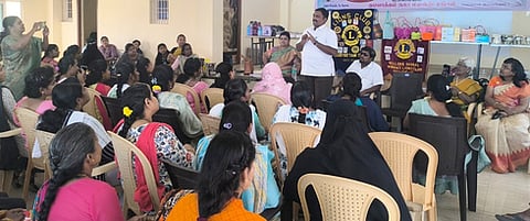 நிகழ்ச்சியில் பேசிய அரிமா சங்கத் தலைவா் பி.எஸ்.ரவீந்திரன்.