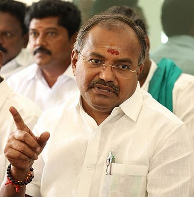 சேலம் சூரமங்கலம் மேற்கு தொகுதி சட்டப் பேரவை உறுப்பினா் அலுவலகத்தில் திங்கள்கிழமை நடைபெற்ற செய்தியாளா்கள் சந்திப்பில் பேசிய எம்எல்ஏ ரா.அருள்.