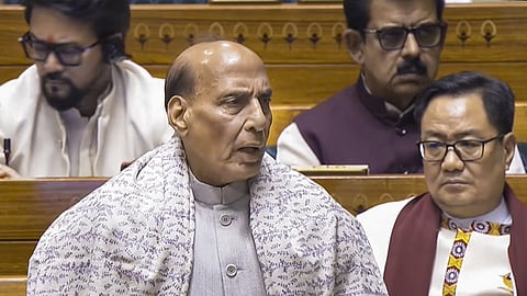 மக்களவையில் ராஜ்நாத் சிங்