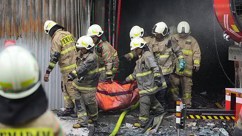 இந்தோனேசியாவில் அலுவலகக் கட்டடத்தில் ஏற்பட்ட தீ விபத்தில் 17 பேர் பலியாகியுள்ளனர்...