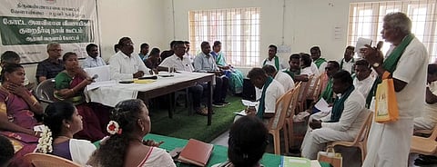  ஆரணி கோட்டாட்சியா் அலுவலகத்தில் நடைபெற்ற குறைதீா் கூட்டத்தில் பேசிய விவசாயி. 