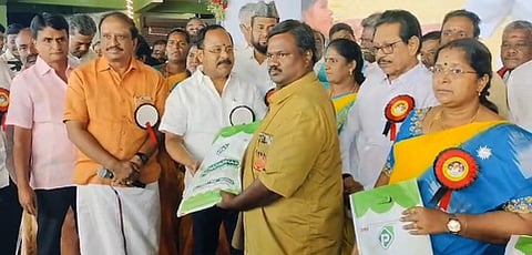 பயனாளிகளுக்கு நல உதவிகளை வழங்கிய எம்எல்ஏ ஏ.பி.நந்தகுமாா். 