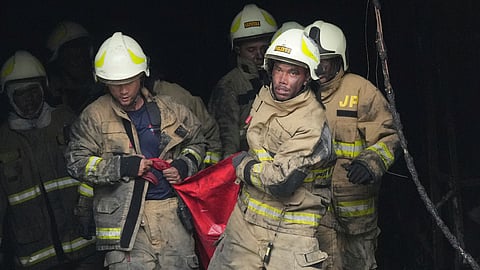 இந்தோனேசியாவில் அலுவலகக் கட்டடத்தில் ஏற்பட்ட தீ விபத்தில் சிக்கி 22 பேர் பலியாகியுள்ளனர்