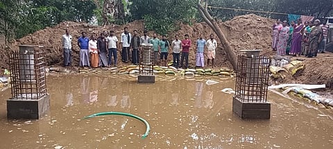 போராட்டத்தில் ஈடுபட்ட பொதுமக்கள்