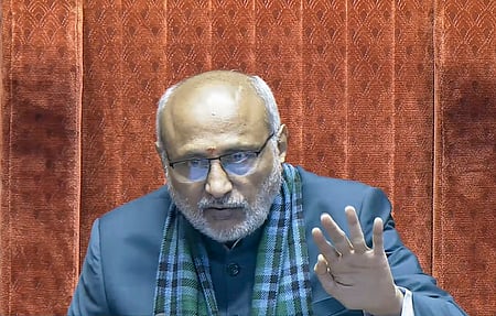 ஒற்றுமையே நமது பலம்; தியாகமே நமது பாதை-
மாநிலங்களவைத் தலைவா் சி.பி.ராதாகிருஷ்ணன்