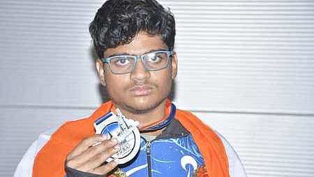 உலக கடல்நீச்சல் இறுதிச் சுற்றில்
சென்னை சிறுவனுக்கு வெண்கலம்