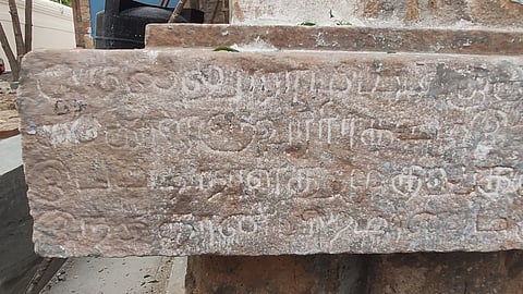 குலசேகரன்பட்டினத்தில் கண்டெடுக்கப்பட்ட கல்வெட்டு