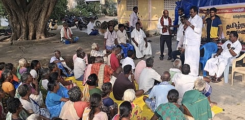   ஆராசூா் கிராமத்தில் நடைபெற்ற நிகழ்ச்சியில் பேசிய எஸ்.அம்பேத்குமாா் எம்எல்ஏ.