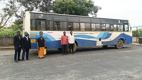 மதுராந்தகத்தில் ஜப்தி செய்யப்பட்ட அரசுப் பேருந்து.