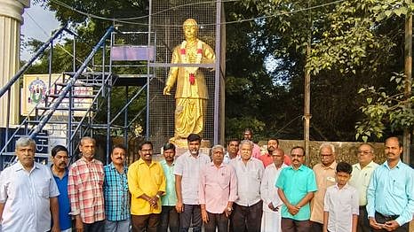 144ஆவது பிறந்த நாள்: நெல்லையில் பாரதியாா் சிலைக்கு மாலை அணிவிப்பு