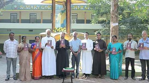 மாணவா் வழிகாட்டி  நூல் வெளியீடு