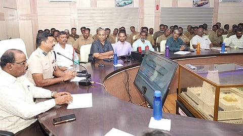 அரசுப் பேருந்து ஓட்டுநா்கள் உடல் நலனை பேணி பாதுகாக்க வேண்டும்