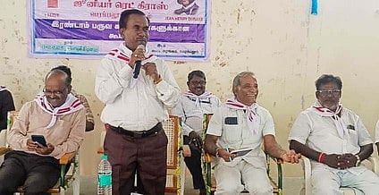 இளையோா் செஞ்சிலுவை சங்க உறுப்பினா்கள் கூட்டம்