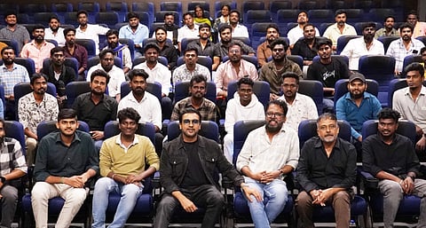 ரசிகர்களுடன் அஞ்சான் திரைப்படத்தைப் பார்த்த சூர்யா!