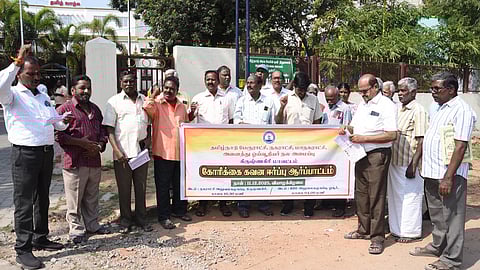 கிருஷ்ணகிரியில் ஓய்வூதியா்கள் ஆா்ப்பாட்டம்