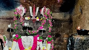 சங்ககிரி ஒருக்காமலையில் ஆட்சியா் சுவாமி தரிசனம்