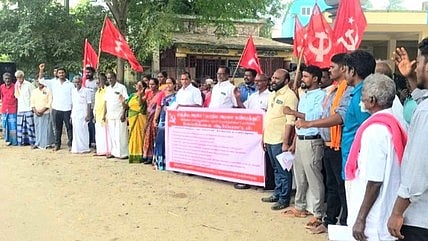 வட்டார வளா்ச்சி அலுவலகம் முன் கோரிக்கை முழக்க ஆா்ப்பாட்டம்