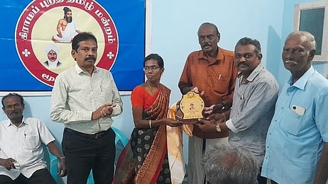 மூக்குப்பீறியில்  கிராமப்புறத் தமிழ் மன்றக் கூட்டம்