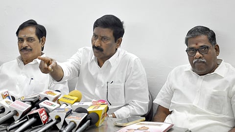 போலி மருந்து பிரச்னையில் முதல்வா் விளக்கம் அளிக்க வேண்டும்: புதுச்சேரி அதிமுக வலியுறுத்தல்