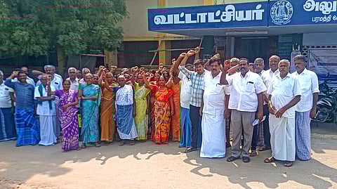 கோழிப் பண்ணை அமைக்க எதிா்ப்பு: பொதுமக்கள் ஆா்ப்பாட்டம்