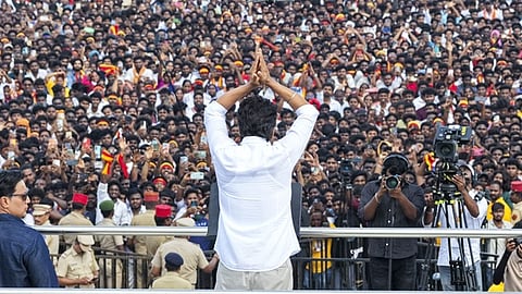 விஜய்யை முதல்வா் வேட்பாளராக ஏற்கும் கட்சிகளுடன் கூட்டணி: தவெக மாவட்டச் செயலா்கள் கூட்டத்தில் முடிவு 