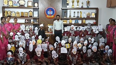 விழாவில் பங்கேற்றோா்.