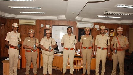 திருவாரூா் மாவட்ட காவல் துறைக்கு அதிநவீன வான்செய்தி கருவிகள்