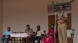 சேரன்மகாதேவி பள்ளியில் விழிப்புணா்வு நிகழ்ச்சி